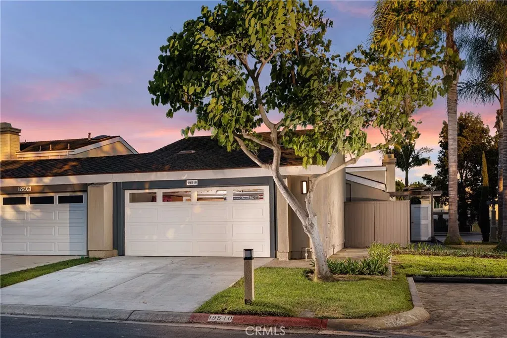 Property Photo: 19510 Sandcastle Ln CA 92648