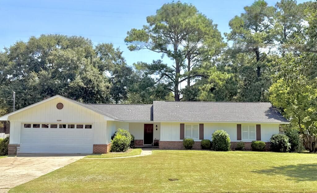 Property Photo: 1104 Deerpath Rd AL 36303