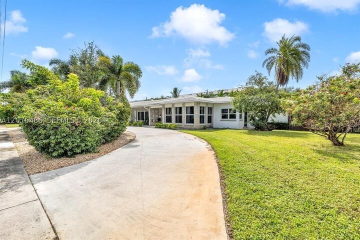 Property Photo:  400 NE 2nd St  FL 33060 