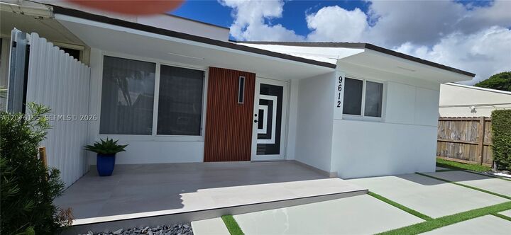 Property Photo:  9612 Grand Canal Dr  FL 33174 