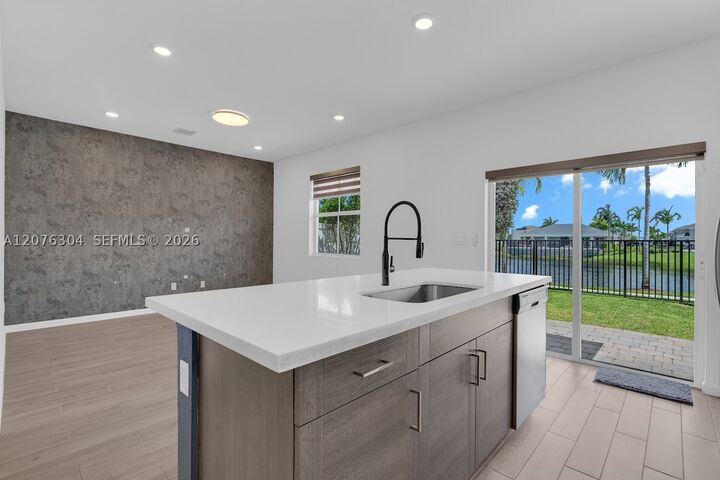 Property Photo: 805 SE 18th St 805 FL 33034