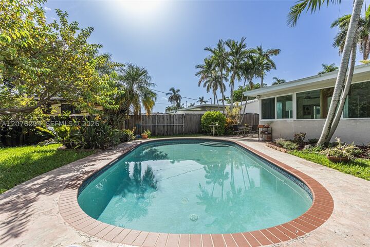 Property Photo: 1523 Liberty St FL 33020