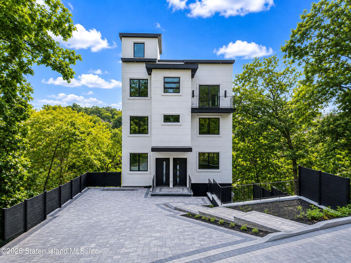 Property Photo:  20 Creston Place  NY 10304 