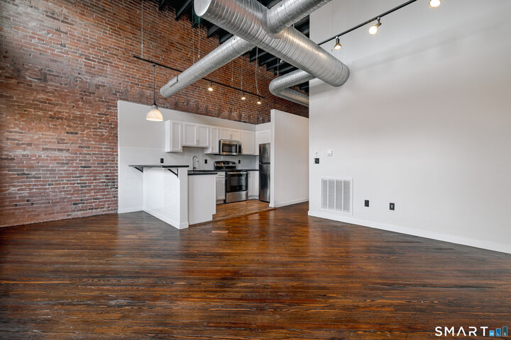 Property Photo:  424 Main Street H  CT 06457 