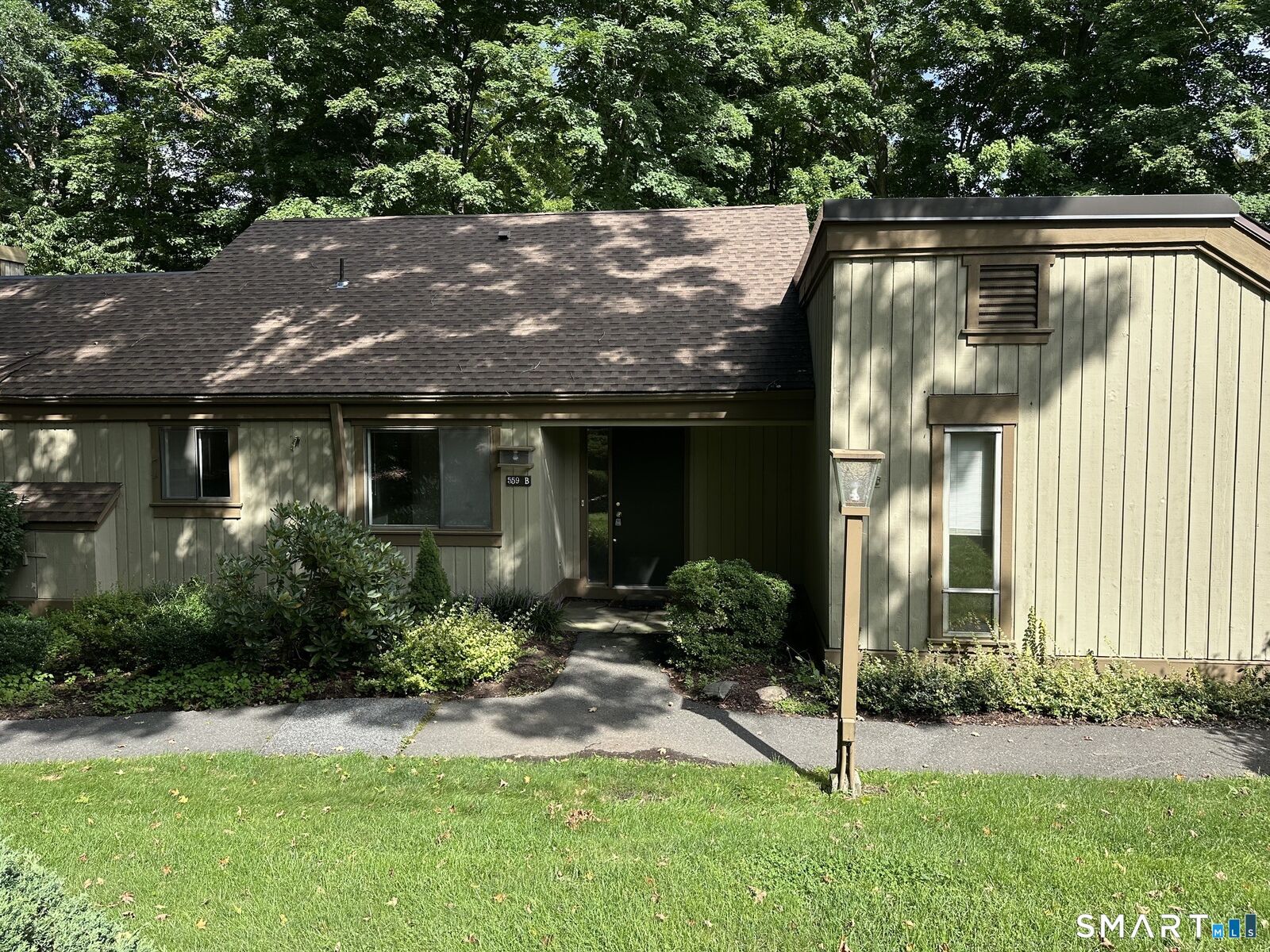 Property Photo:  