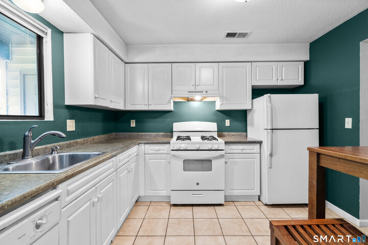 Property Photo: 55 Thompson Street 5F CT 06513