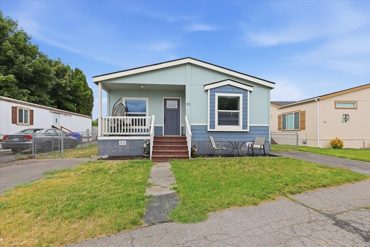 Property Photo:  21725 E Wellesley Ave 33  WA 99027 