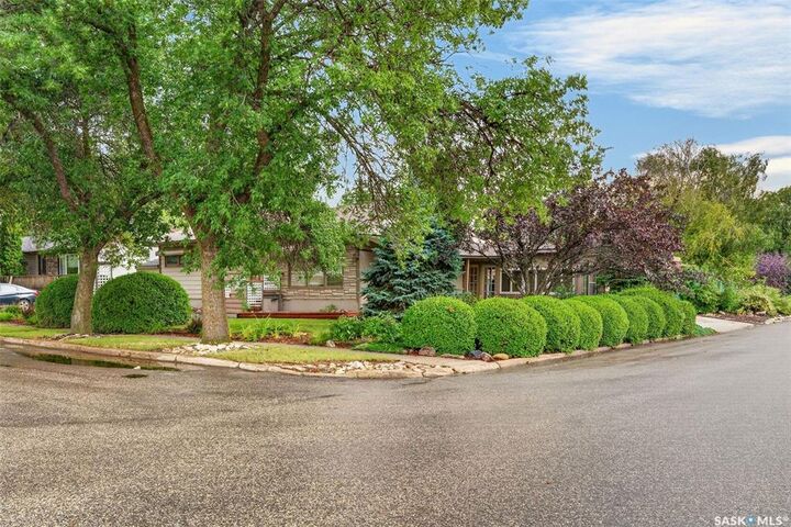 Property Photo:  302 Bemford Street  SK S0E 1A0 