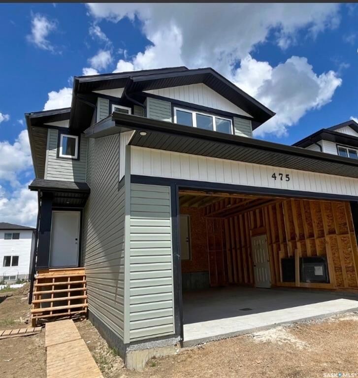 Property Photo: 475 Traeger Close SK S7V 1Z5
