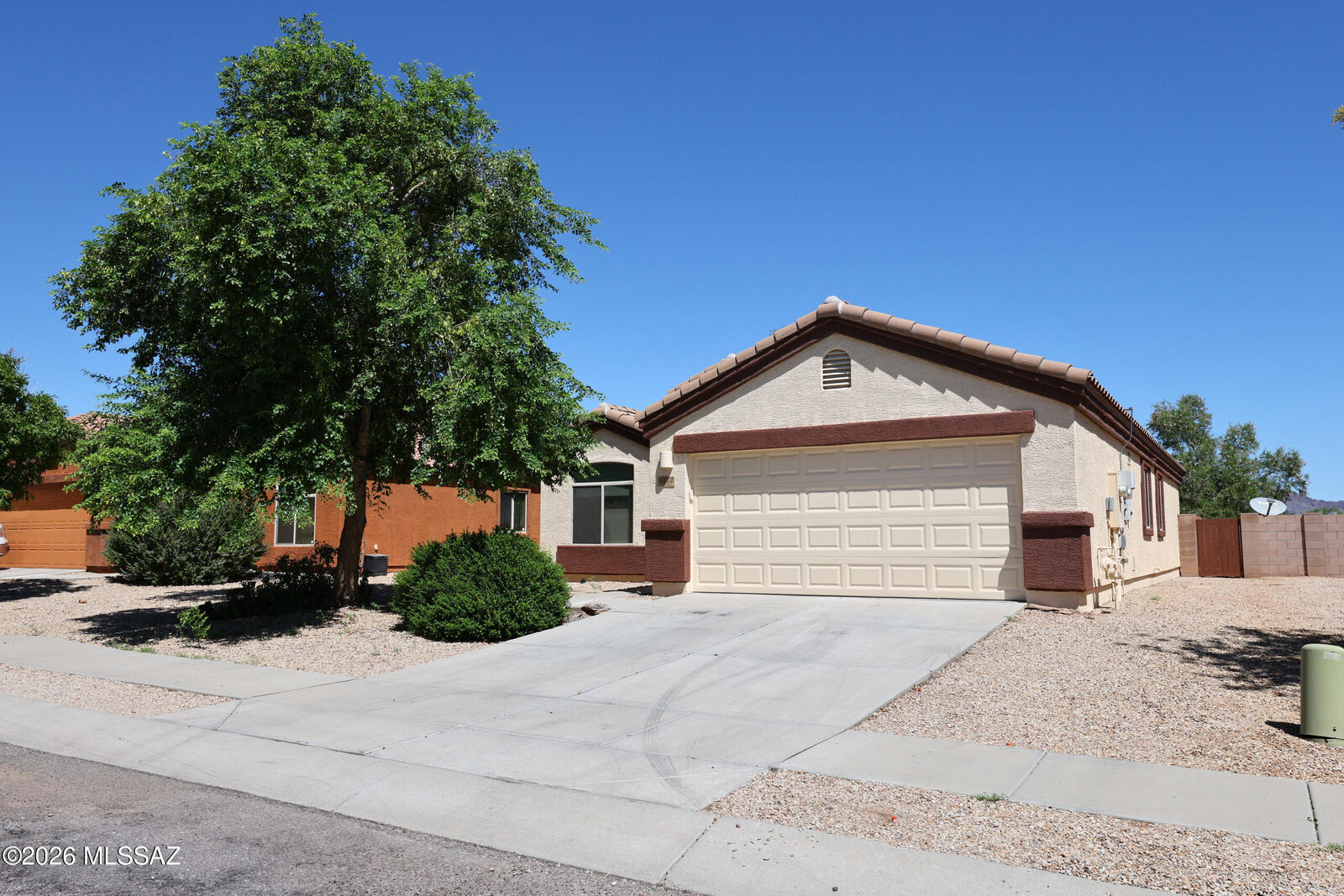 Property Photo: 6512 W Swan Falls Way AZ 85757