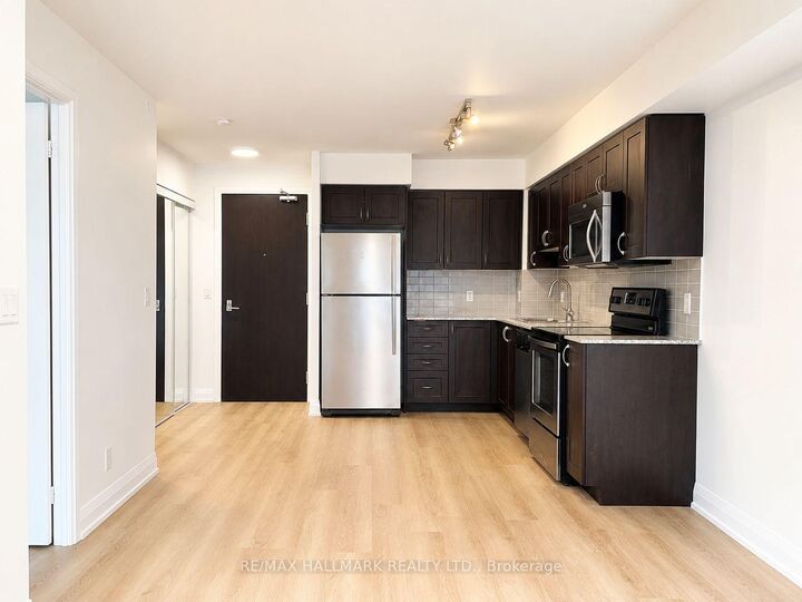 Property Photo: 376 Highway 7 N/A E 609 ON L4B 0C7