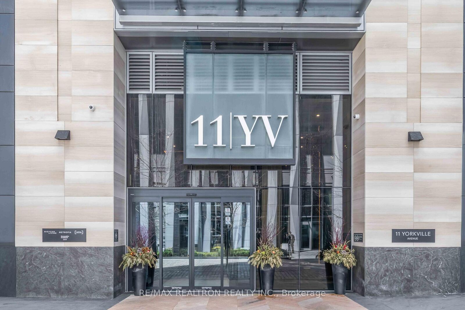 Property Photo:  11 Yorkville Avenue 3403  ON M4W 1L2 