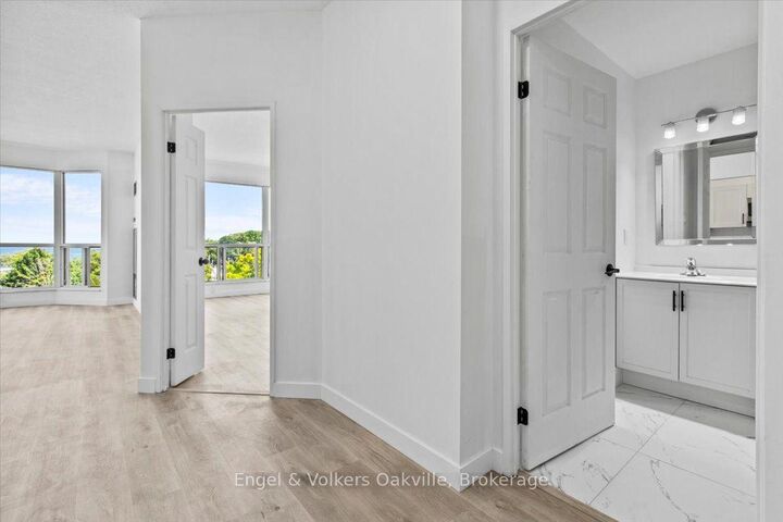 Property Photo:  2511 Lakeshore Road W 511  ON L6L 6L9 