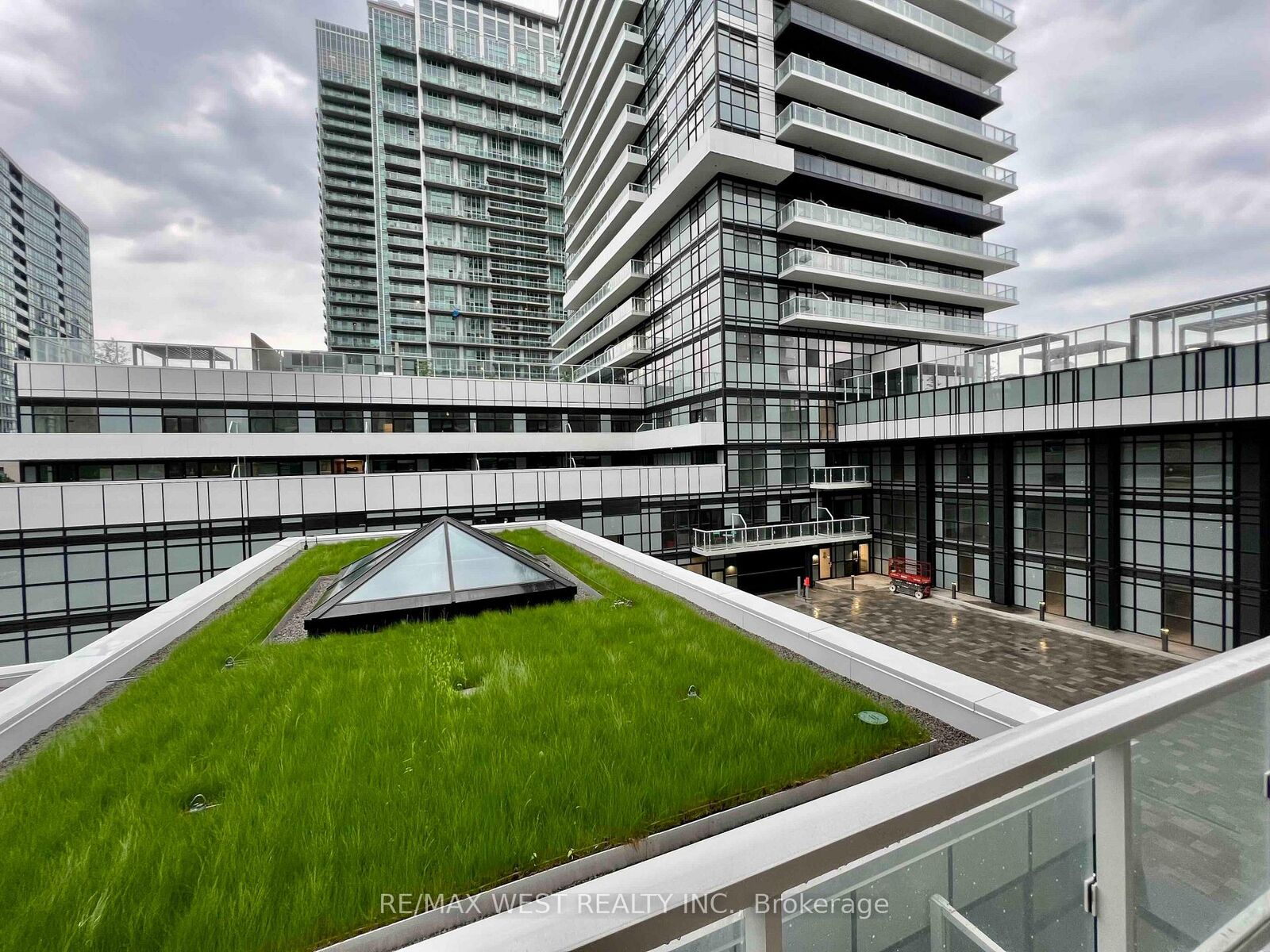 Property Photo:  251 Manitoba Street 336  ON M8Y 0C7 