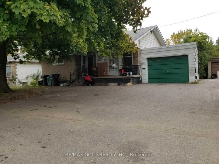 11 McLaughlin Road — photo 1
