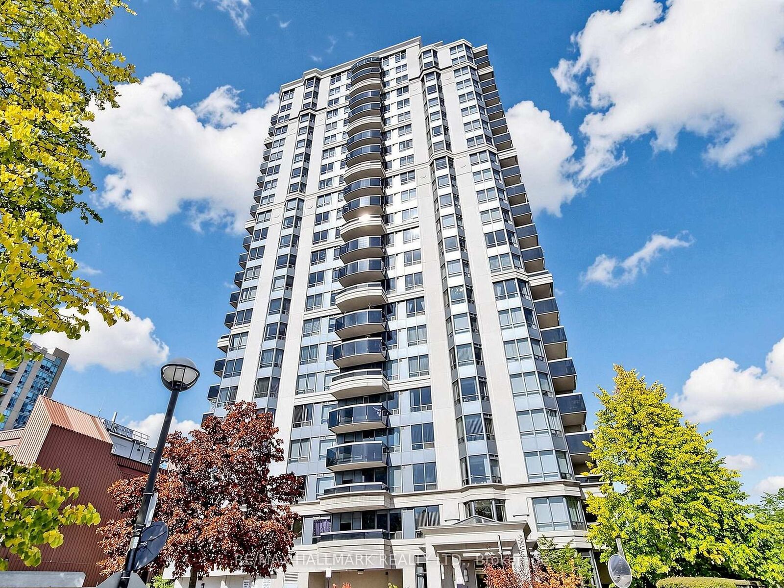 Property Photo:  35 Finch Avenue E 1808  ON M2N 6Z8 