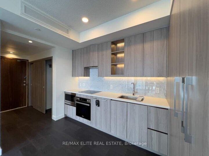 Property Photo:  85 McMahon Drive 1606  ON M2K 0H2 