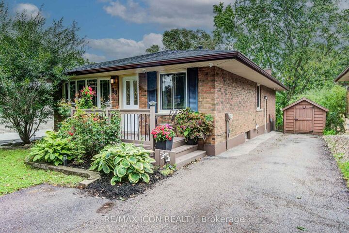 Property Photo:  88 Pinedale Drive  ON N2E 1J7 