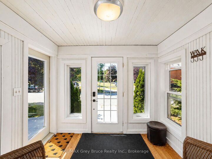 Property Photo:  813 5th Avenue A Avenue E  ON N4K 2S9 