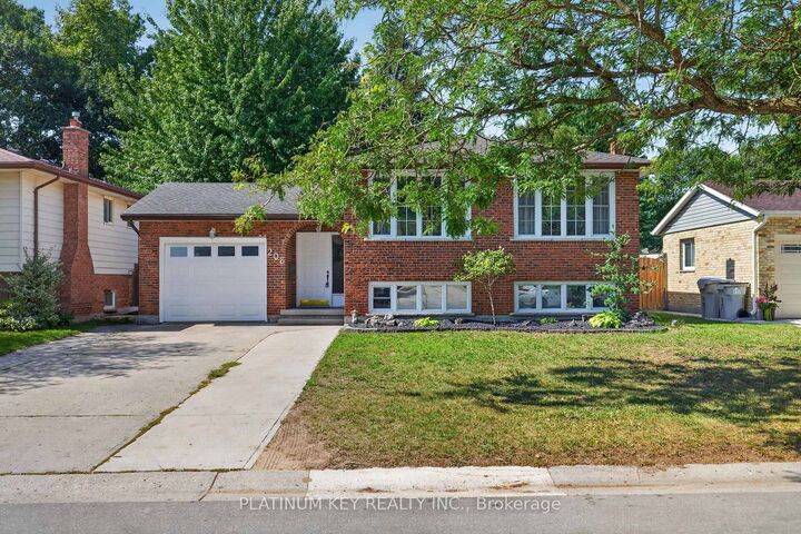 Property Photo:  208 Southfield Drive  ON N7G 3V4 
