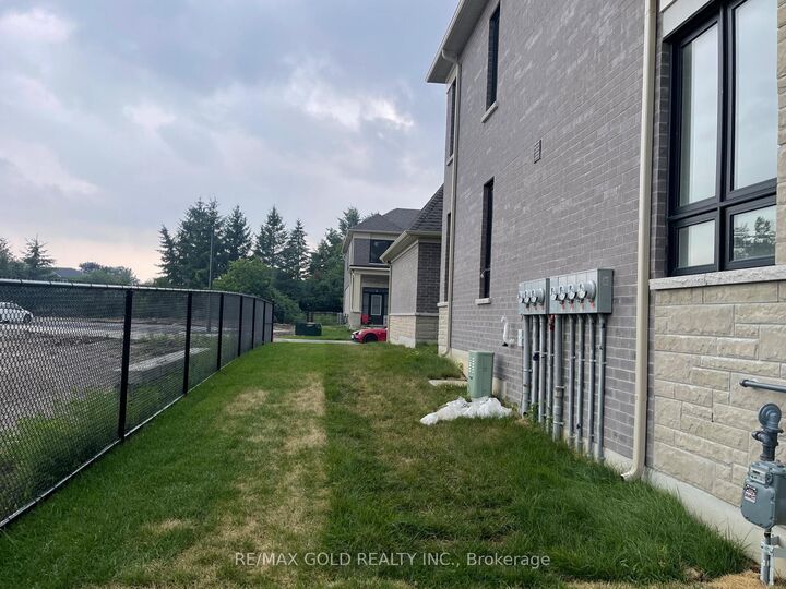 Property Photo:  275 Lindsay Street N  ON K9V 0T4 