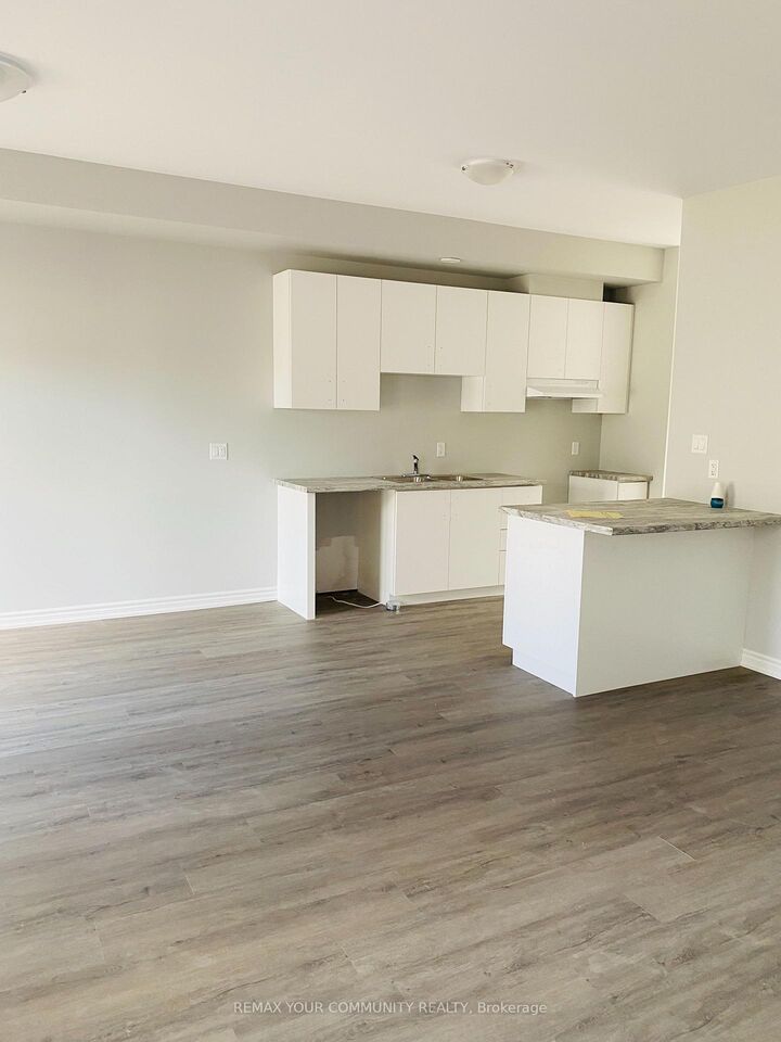 Property Photo:  76 St. George Street 23  ON L3C 5N1 