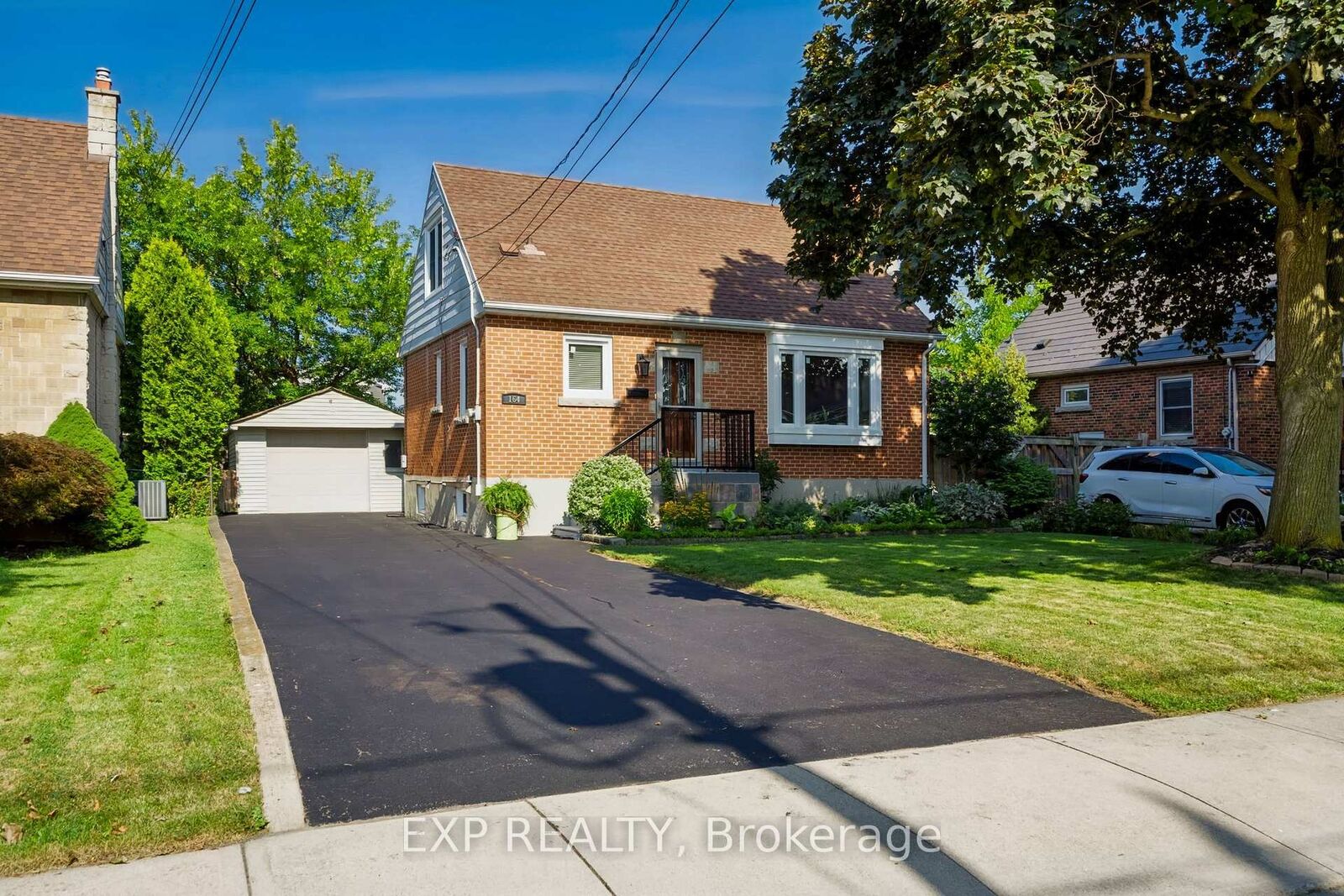 Property Photo:  164 Charlotte Street  ON L8K 4V4 
