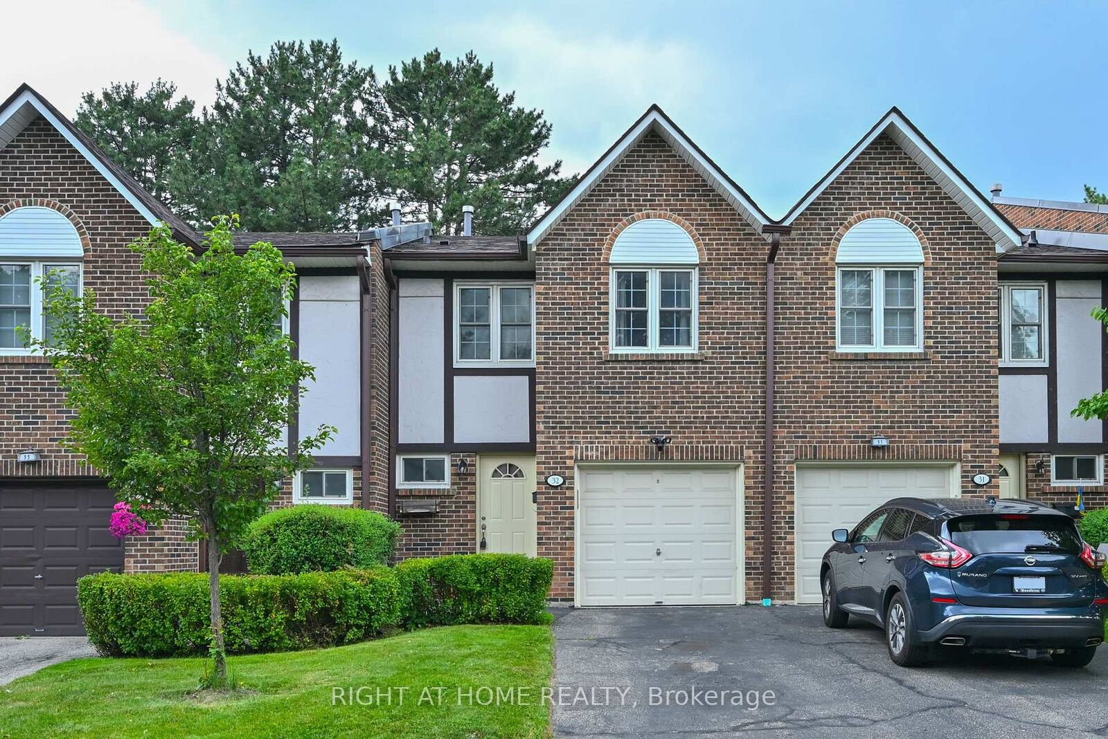Property Photo: 2120 Rathburn Road E 32 ON L4W 2S8
