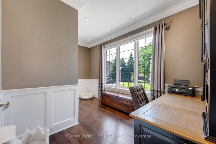 Property Photo:  258 Edgewater Crescent 3  ON N2A 4M2 