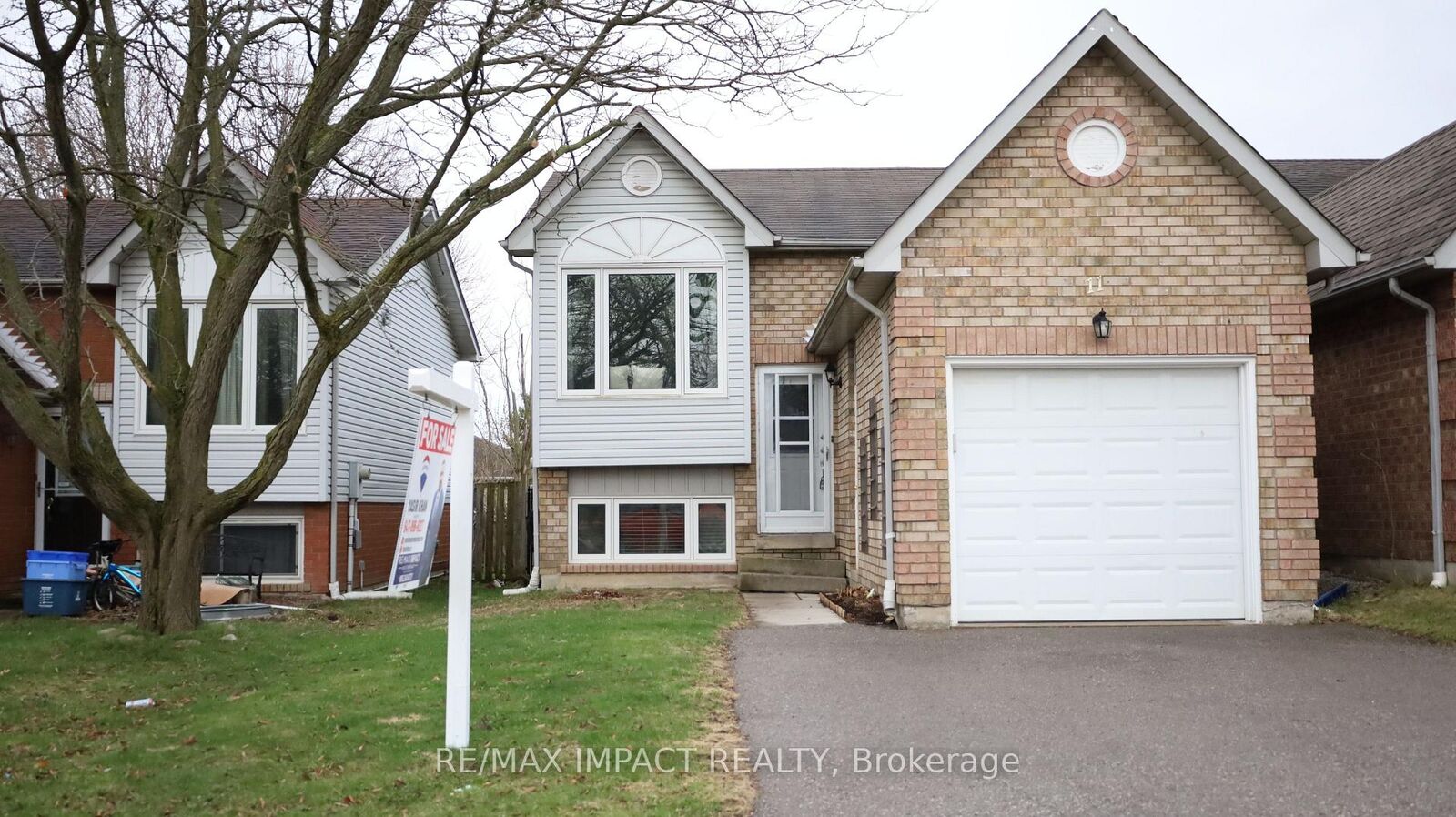 Property Photo:  11 Fenwick Avenue  ON L1C 4R6 