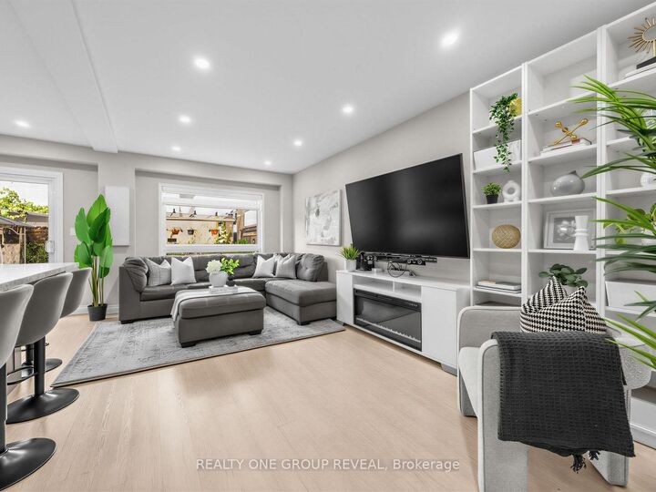 Property Photo: 6122 Coxswain Crescent ON L5V 2Z8