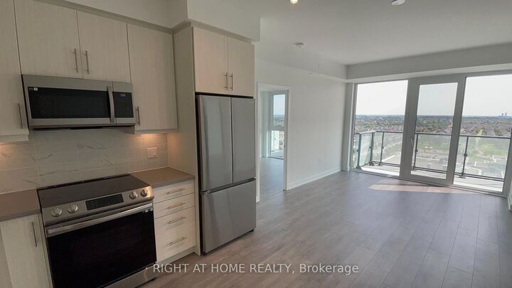 Property Photo:  105 Oneida Crescent 1706  ON L4B 0H6 