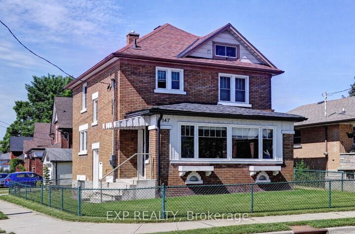 147 Courtland Avenue E — photo 1