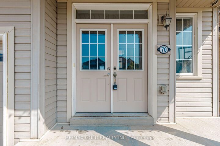 Property Photo:  70 Longboat Run W  ON N3T 0P6 
