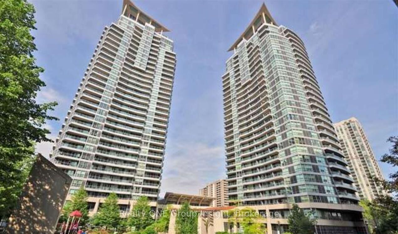 Property Photo:  33 Elm Drive W 1105  ON L5B 4M2 