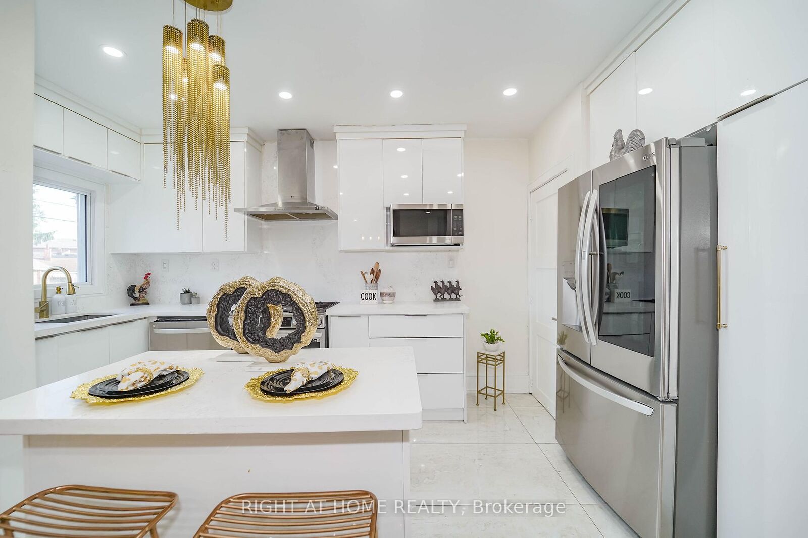 Property Photo: 174 Aylesworth Avenue ON M1N 2J6
