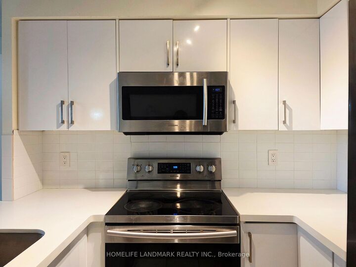 Property Photo: 7 Lorraine Drive 1015 ON M2N 7H2