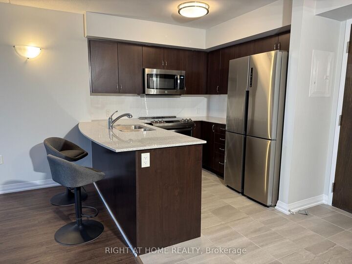 Photo de la propriété:  40 Via Rosedale Way 307  ON L6R 4A4 