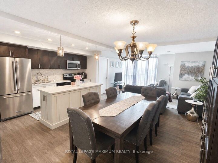 Property Photo: 800 Lawrence Avenue W 814 ON M6A 1C3