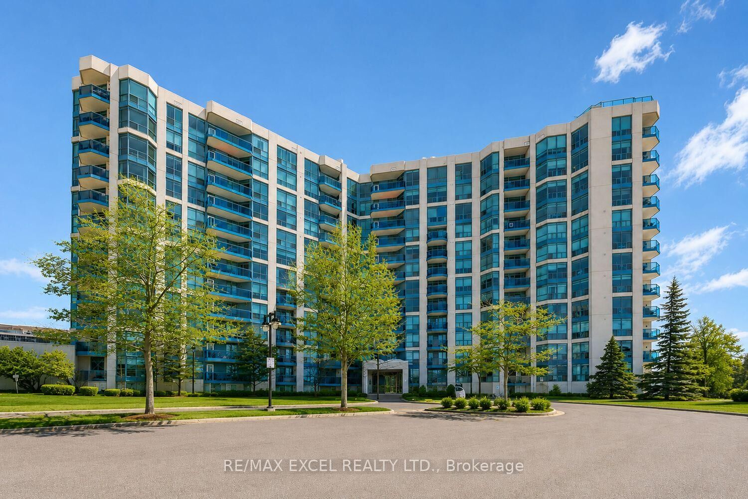 Property Photo:  340 Watson Street 916  ON L1N 9G1 