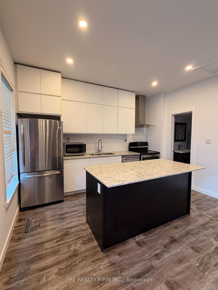 Property Photo:  24 May Street  ON N5Z 1C5 