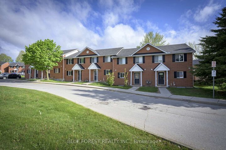 Property Photo:  190 Fleming Drive 3  ON N5V 5B8 