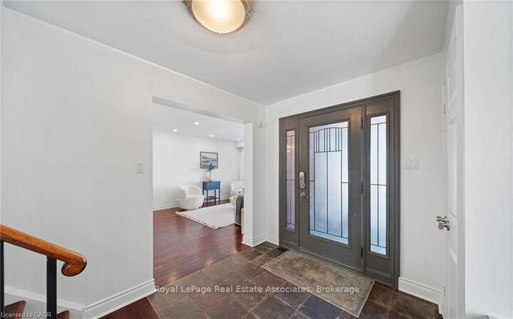 Property Photo: 1550 Woodeden Drive Upper ON L5H 2V3