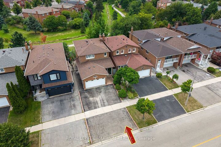 Property Photo: 53 Aberdeen Avenue ON L4L 1C1
