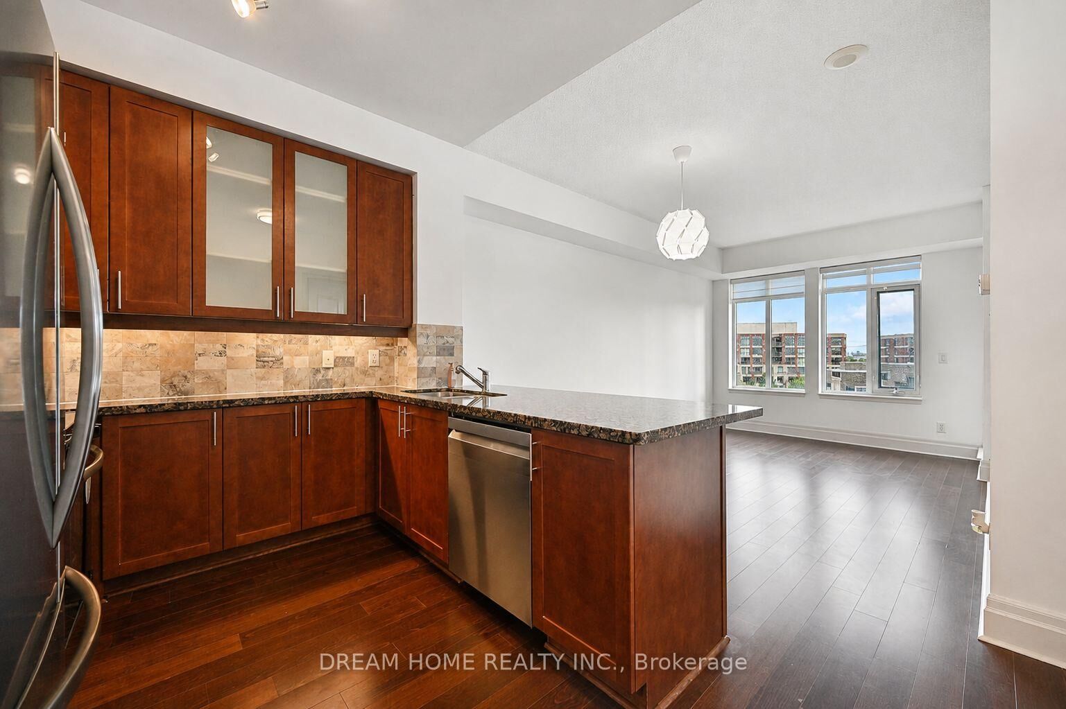 Property Photo:  111 Upper Duke Crescent 619  ON L6G 0C8 