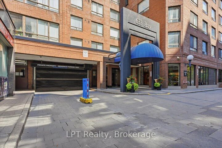 633 Bay Street 2721 — photo 1