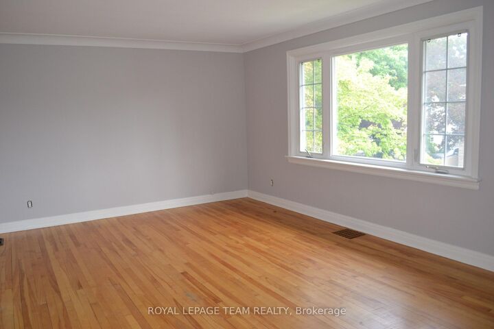 Property Photo:  516 Athlone Avenue 2  ON K1Z 5M8 