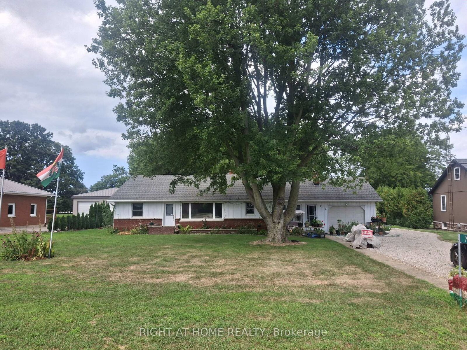 Property Photo: 717 Mersea Rd 6 Road E ON N8H 3V8