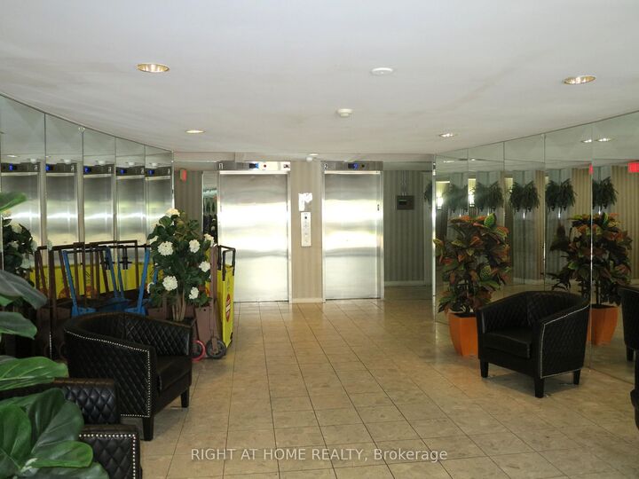 Property Photo:  570 Proudfoot Lane 1011  ON N6H 4Z1 