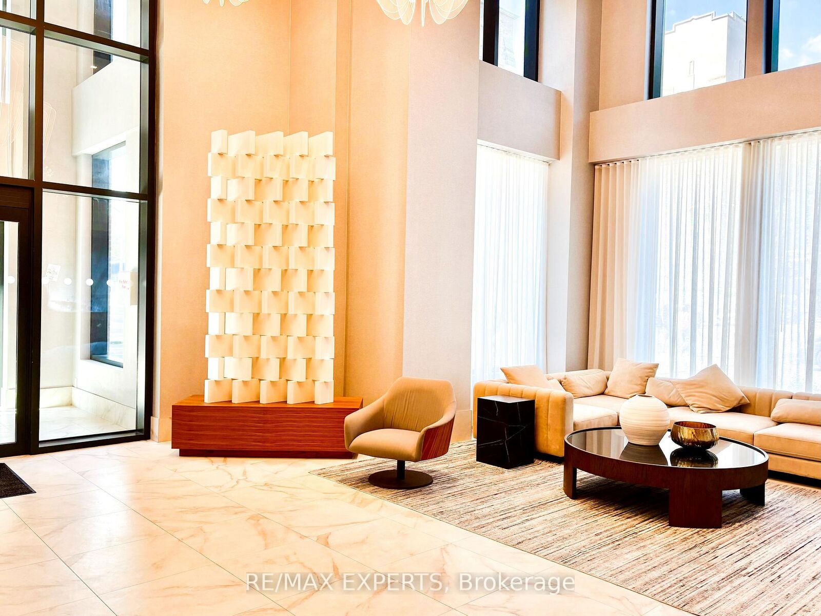 Property Photo:  75 James Street 905  ON L8P 2Y9 